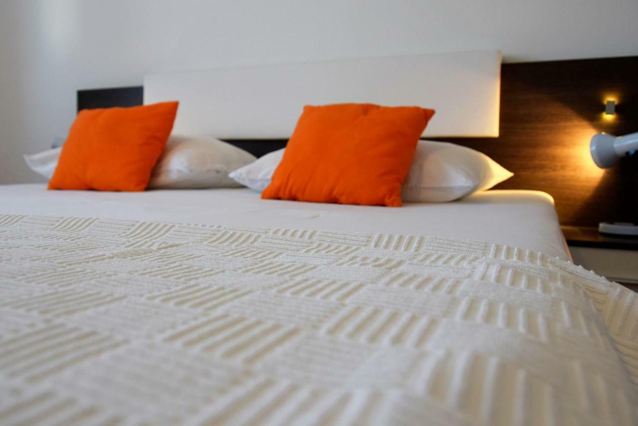 Miramar Apartments Banjol Esterno foto