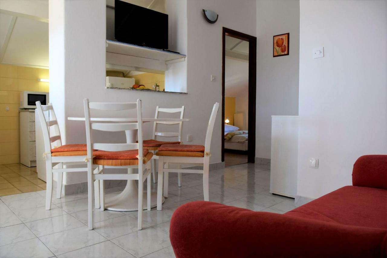 Miramar Apartments Banjol Esterno foto