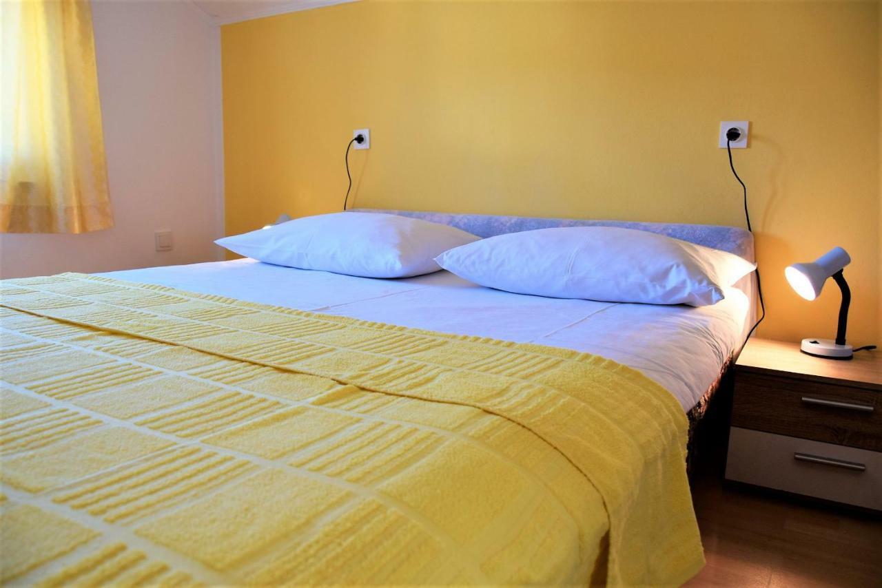 Miramar Apartments Banjol Esterno foto